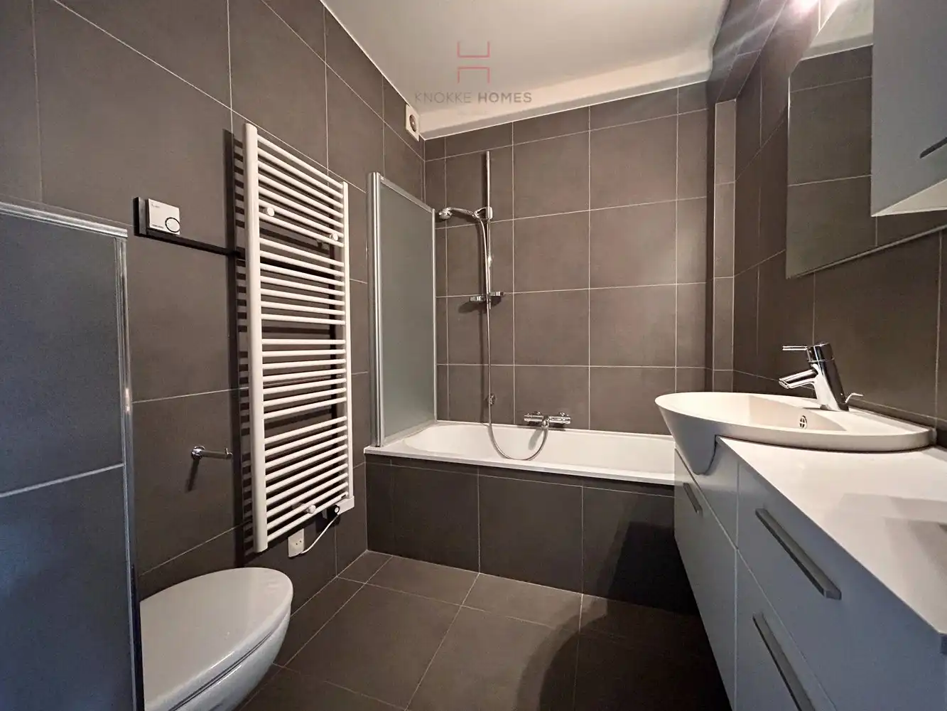 Ruim 3 slaapkamer-appartement met frontaal zeezicht foto 11