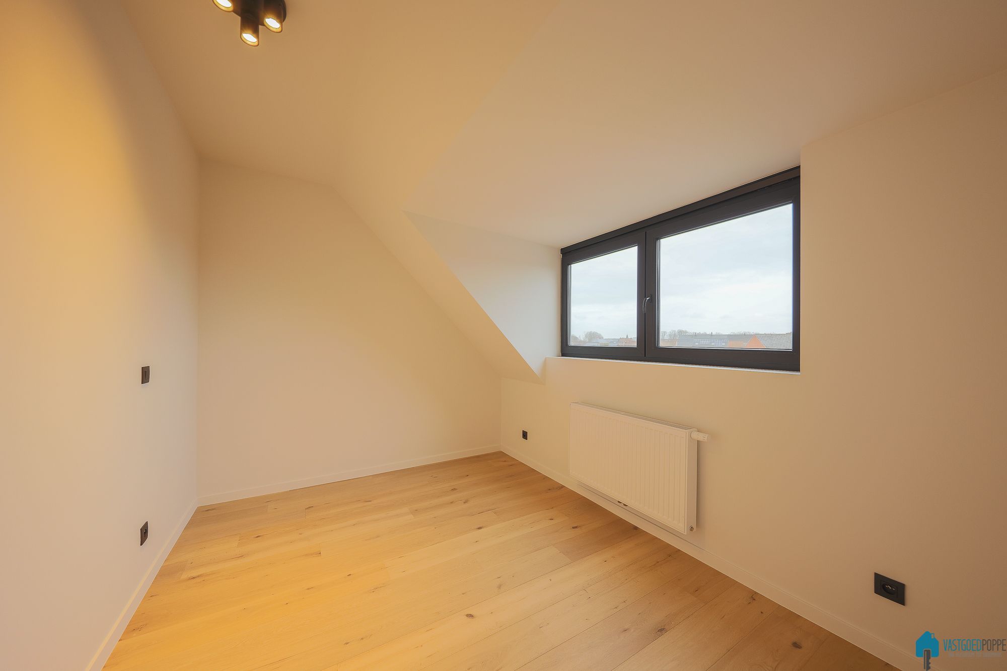 KWALITATIEF GERENOVEERDE ÉÉNGEZINSWONING MET TERRAS & TUIN foto 19