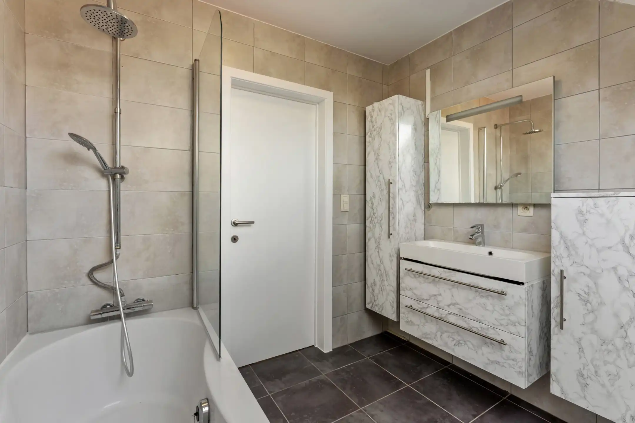 Instapklaar 1-slaapkamerappartement te Lanaken foto 11