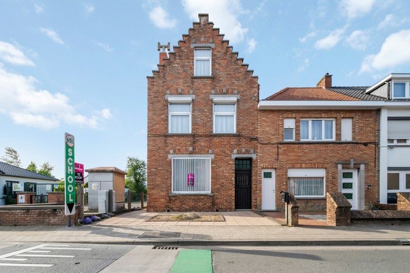 Hoofdfoto van de publicatie: Te renoveren halfopen woning met veel potentieel