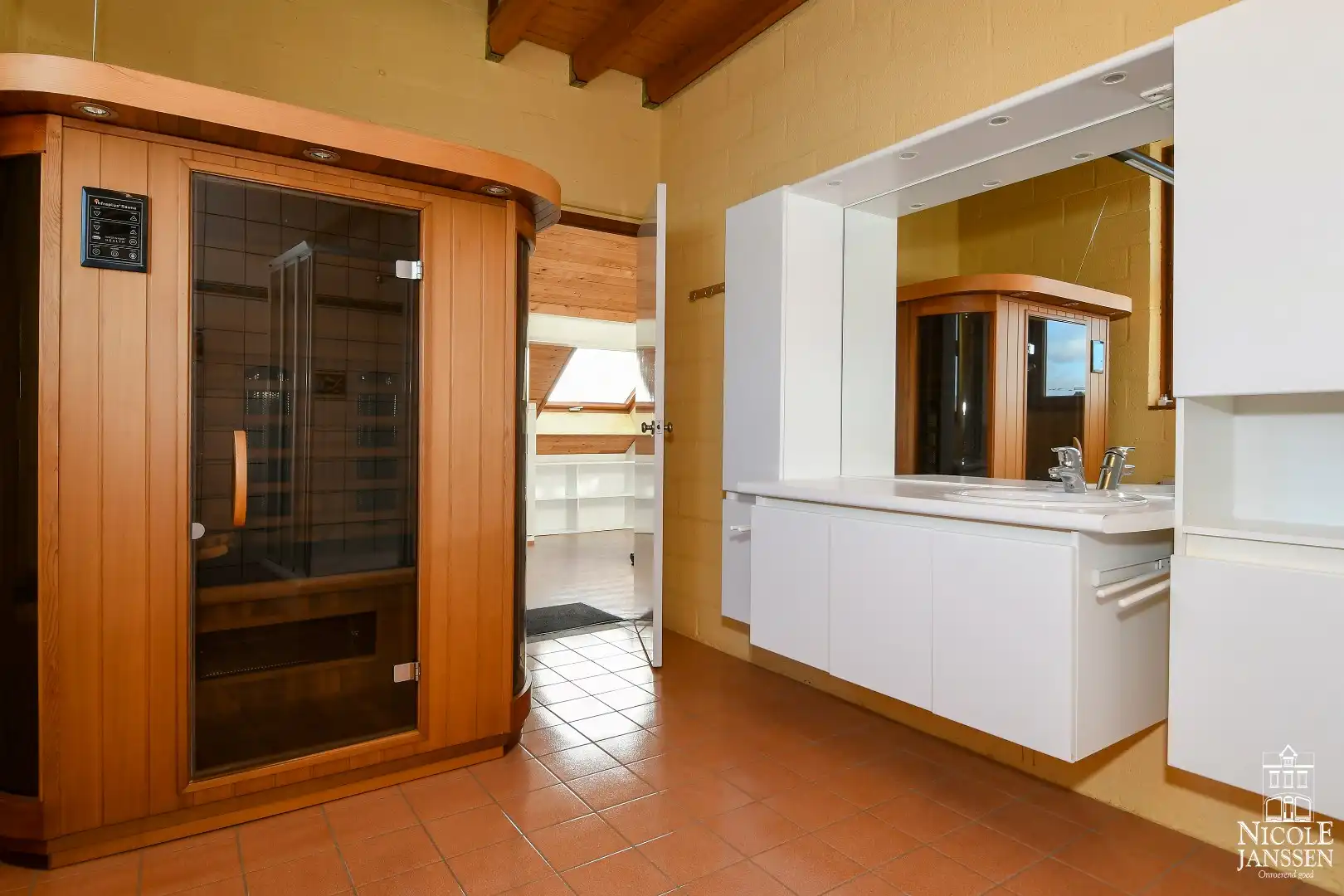 Bijzonder energiezuinige halfvrijstaande woning met diepe tuin foto 33