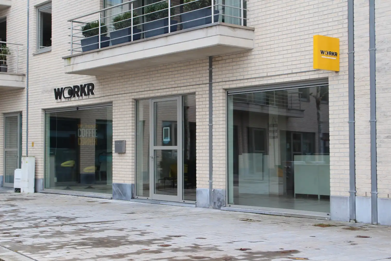 Commercieel kantoor in kantoorgebouw centrum Lommel foto {{pictureIndex}}