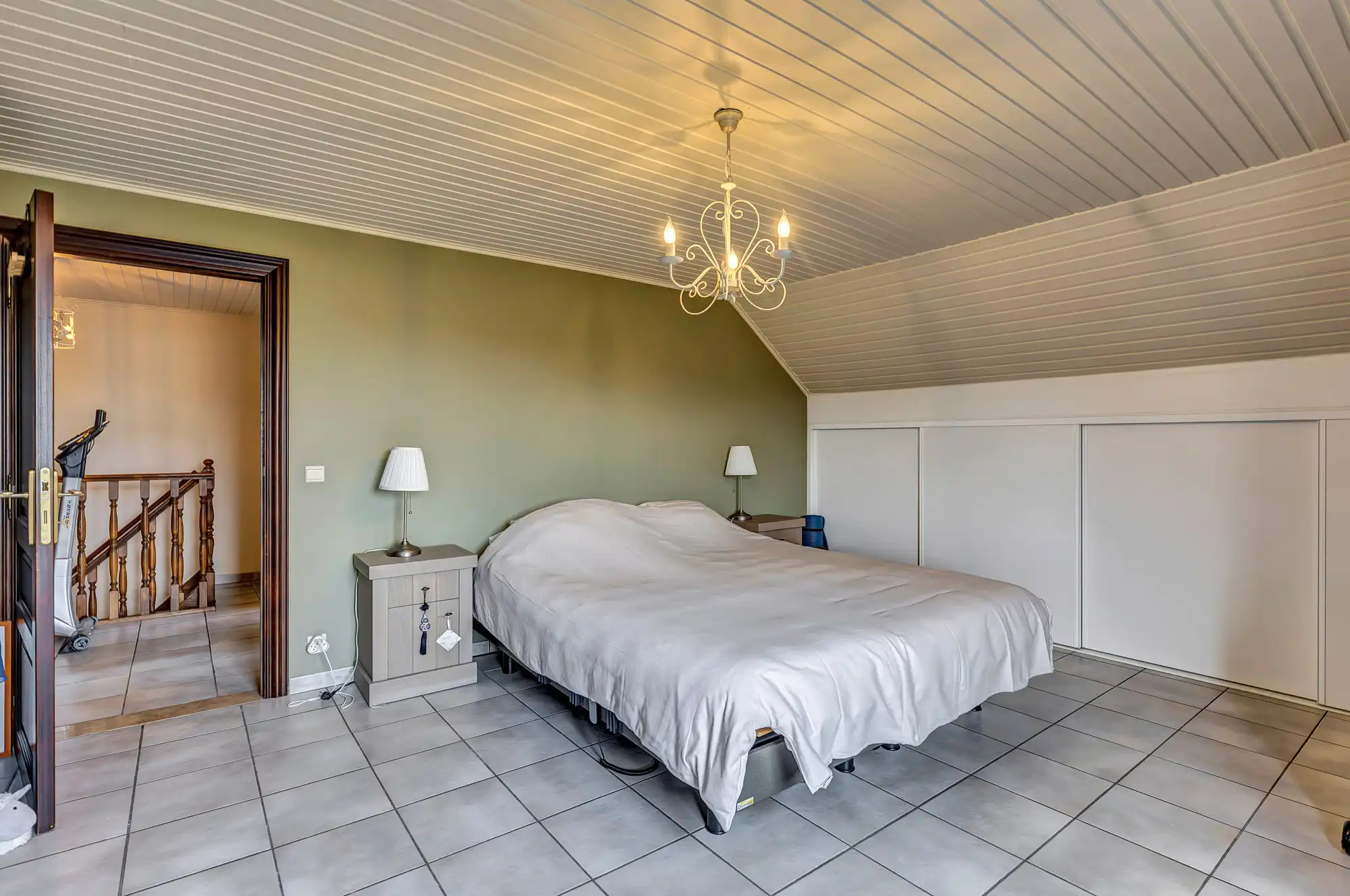 Instapklare onderkelderde woning met prachtig uitzicht foto 14
