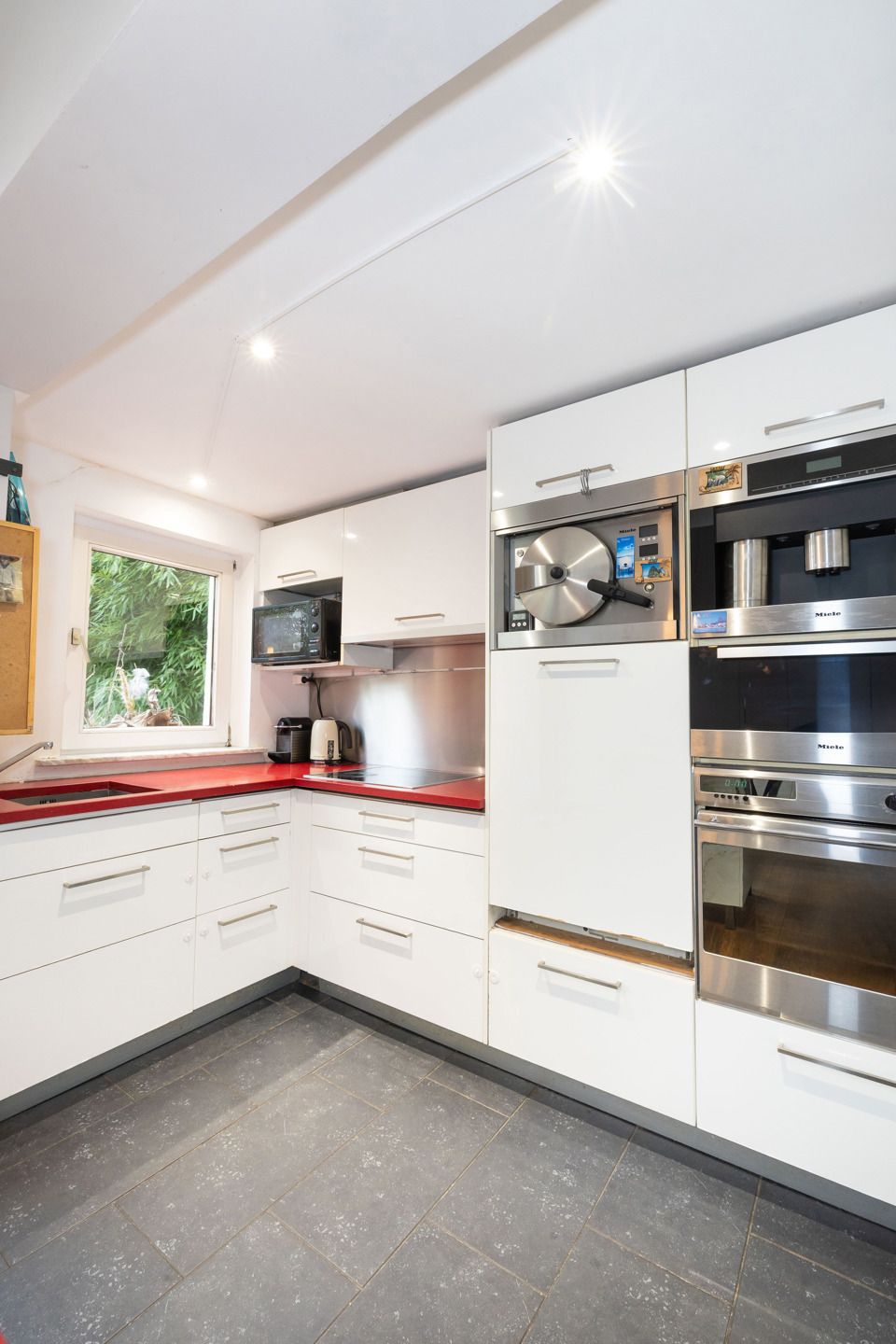 Huis met potentieel voor verkaveling van het terrein foto 5