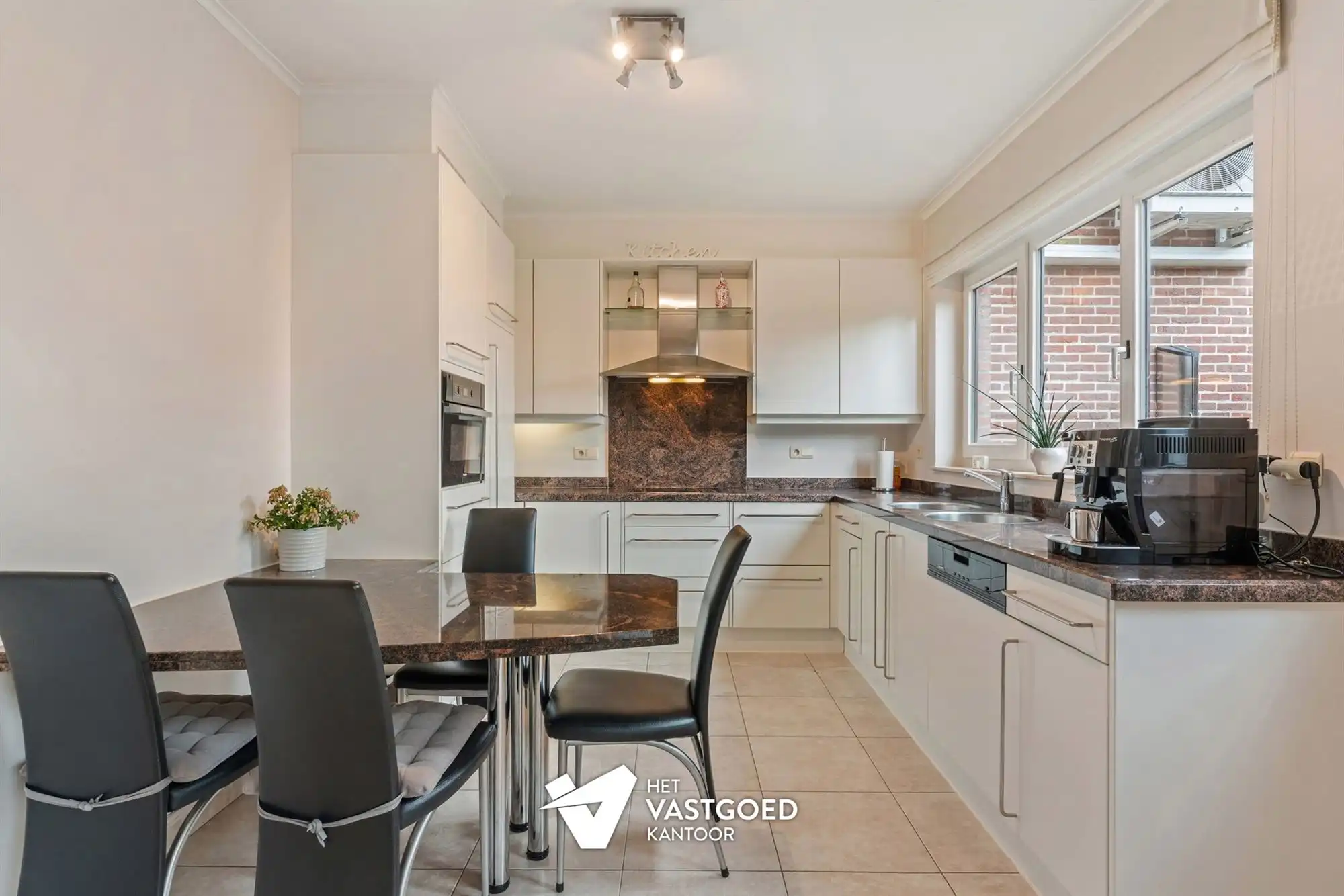 PERFECT ONDERHOUDEN STADSWONING (174M²) MET 5 SLAAPKAMERS EN AANPALENDE GARAGE foto 9