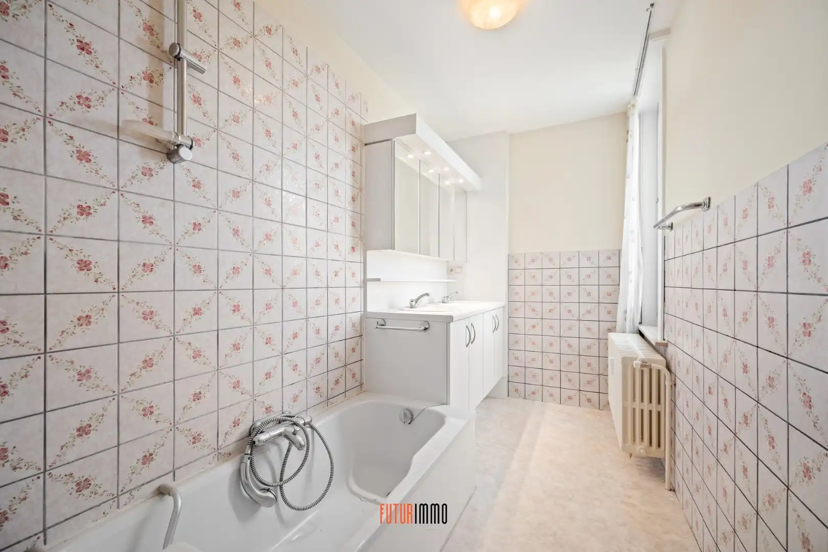 Ruim 3-slpk appartement met parking te Sint-Michiels foto 9