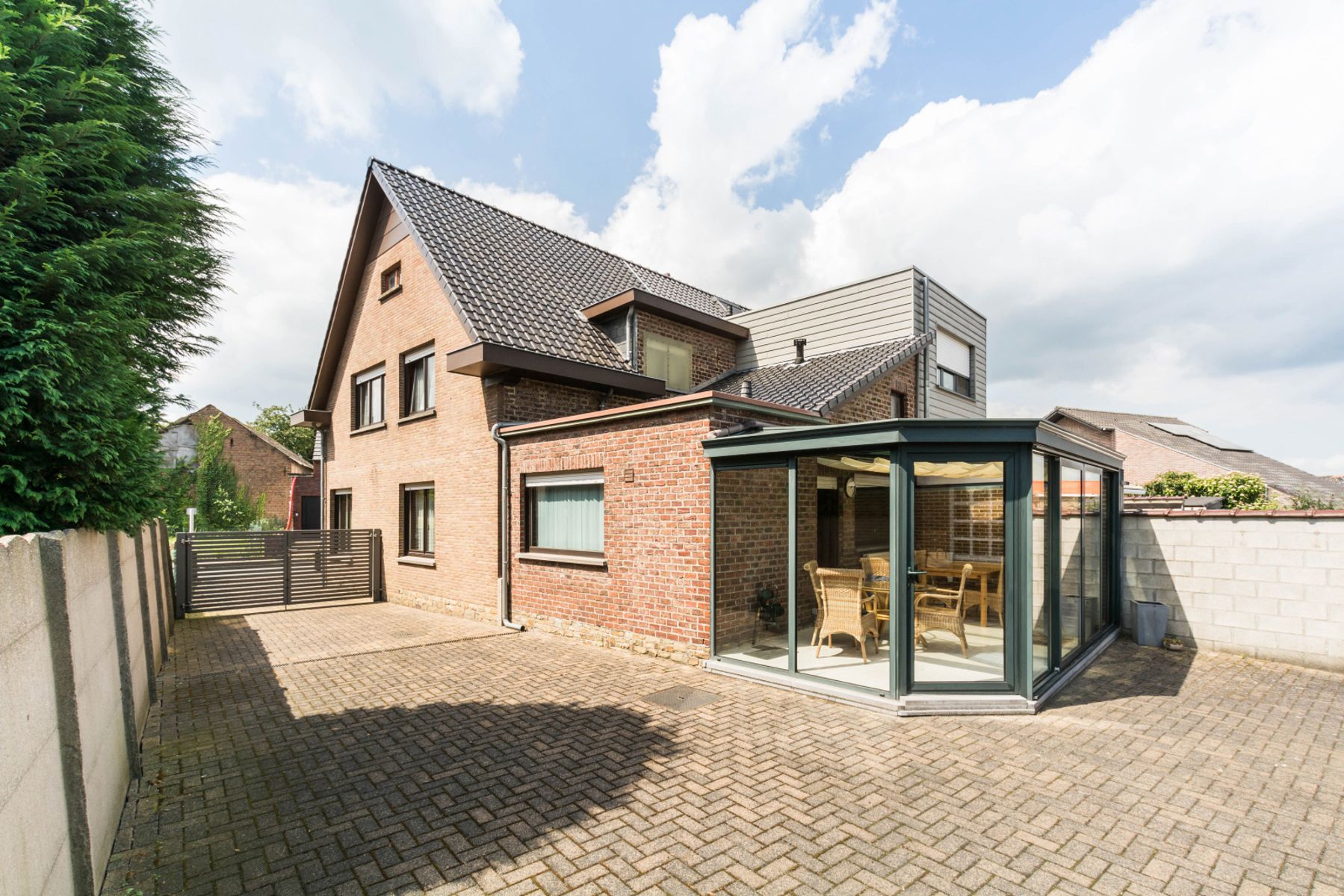 Verzorgde, instapklare woning HOB met grote tuin en garage foto 5