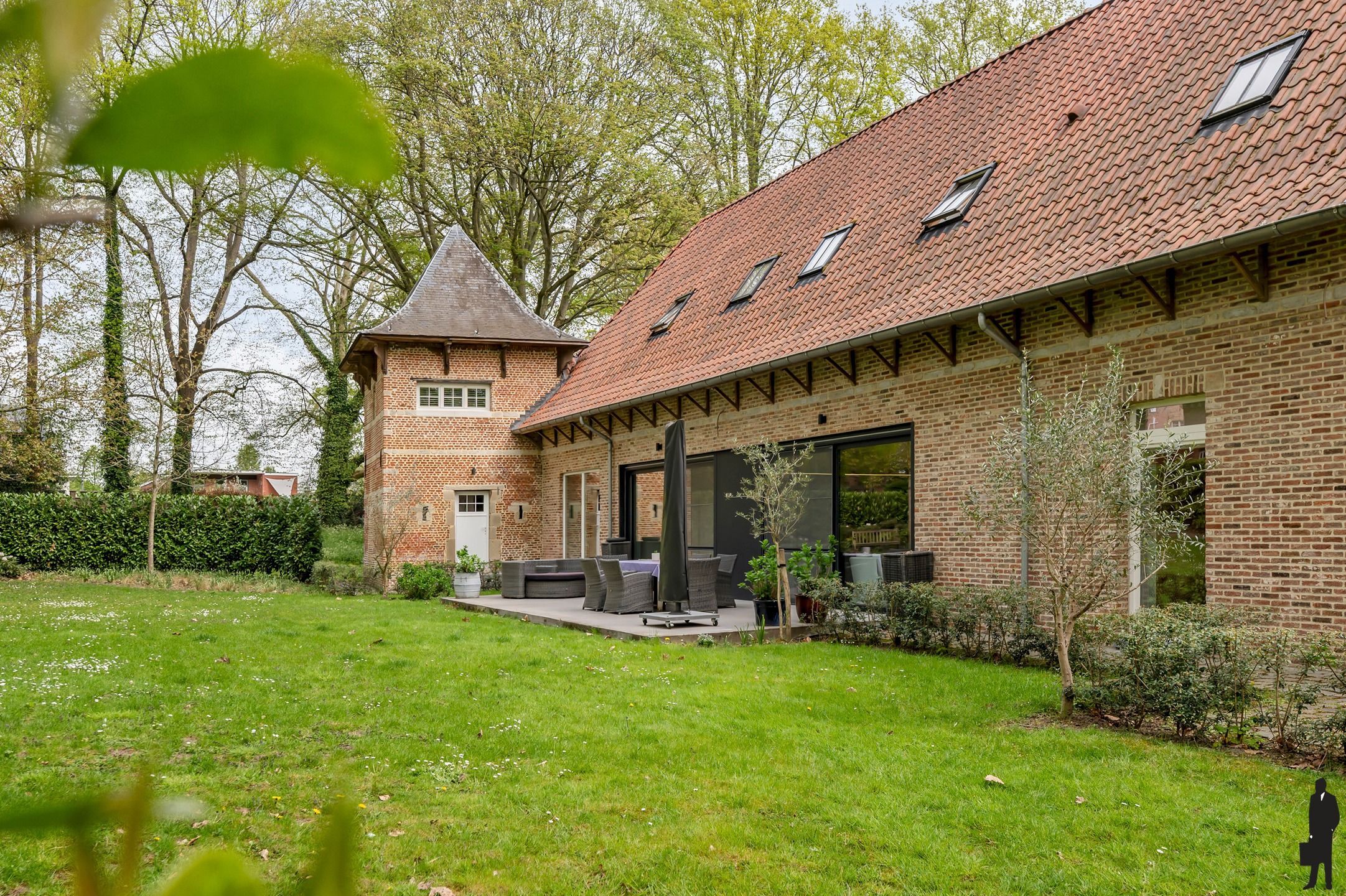 Uitzonderlijk kasteelhoeve in het park van Kasteel Wissekerke. foto 43