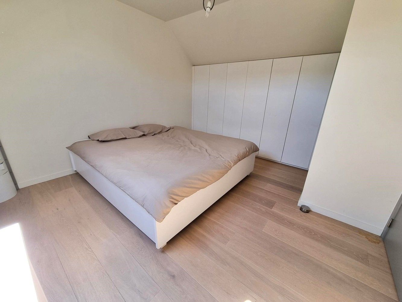 Prachtige villa woning, rustig gelegen met zonnige, diepe tuin voorzien van zwembad en poolhouse. foto 22