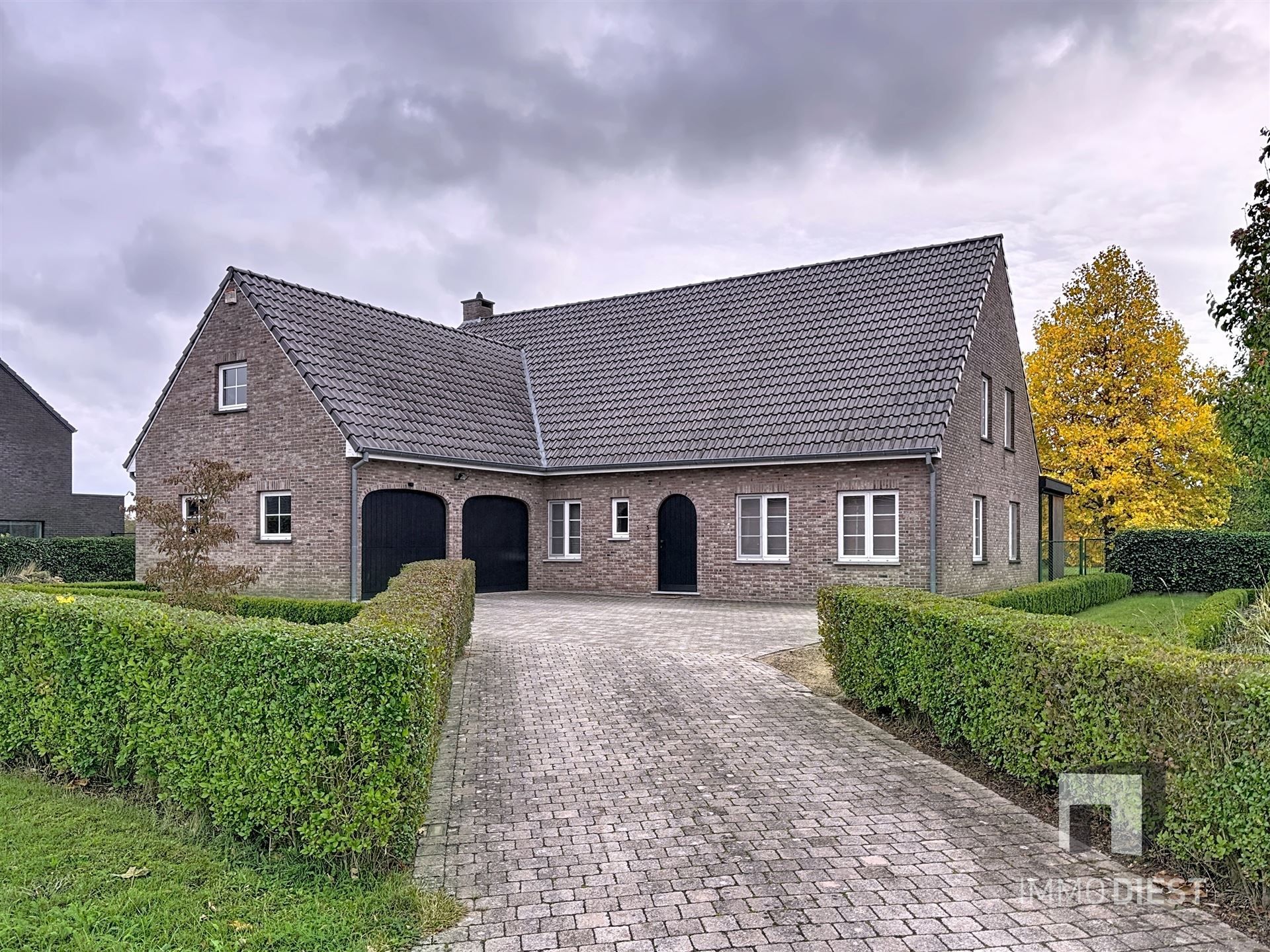 Villa met 5 slpk op 74,11are en zuidgerichte tuin foto 11