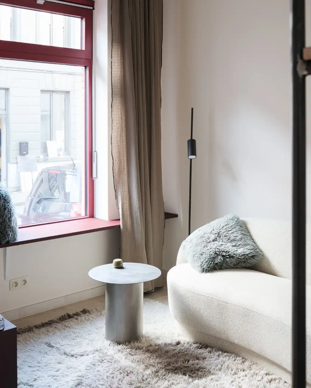 Architecturaal gerenoveerde, compacte woning met stadskoer naar de hand van ‘Hanne & Sam Architecten’ met 2 volwaardige slaapkamers op een boogscheut van Gent. foto 8