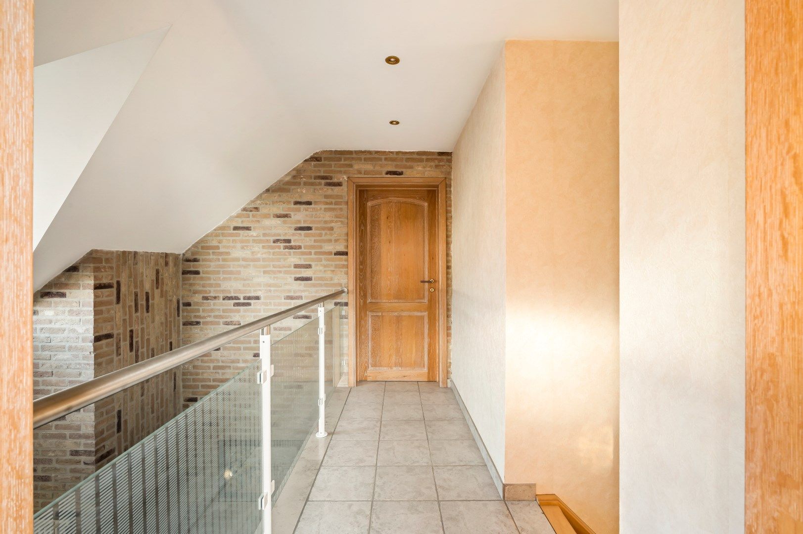 Riante villa met 3 slaapkamers, tuin en ruime garage. foto 17