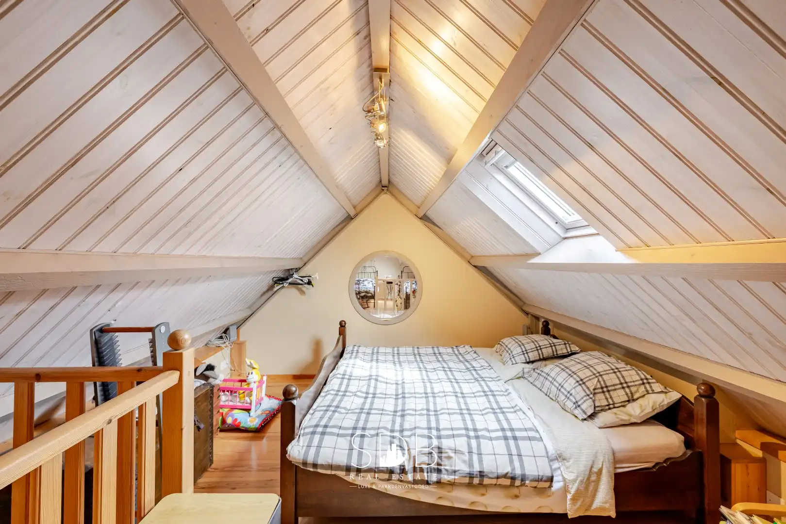 Landelijke woning met authentiek gastenhuis, stalgebouw, graslanden en buitenpiste op 20.285m² foto 25