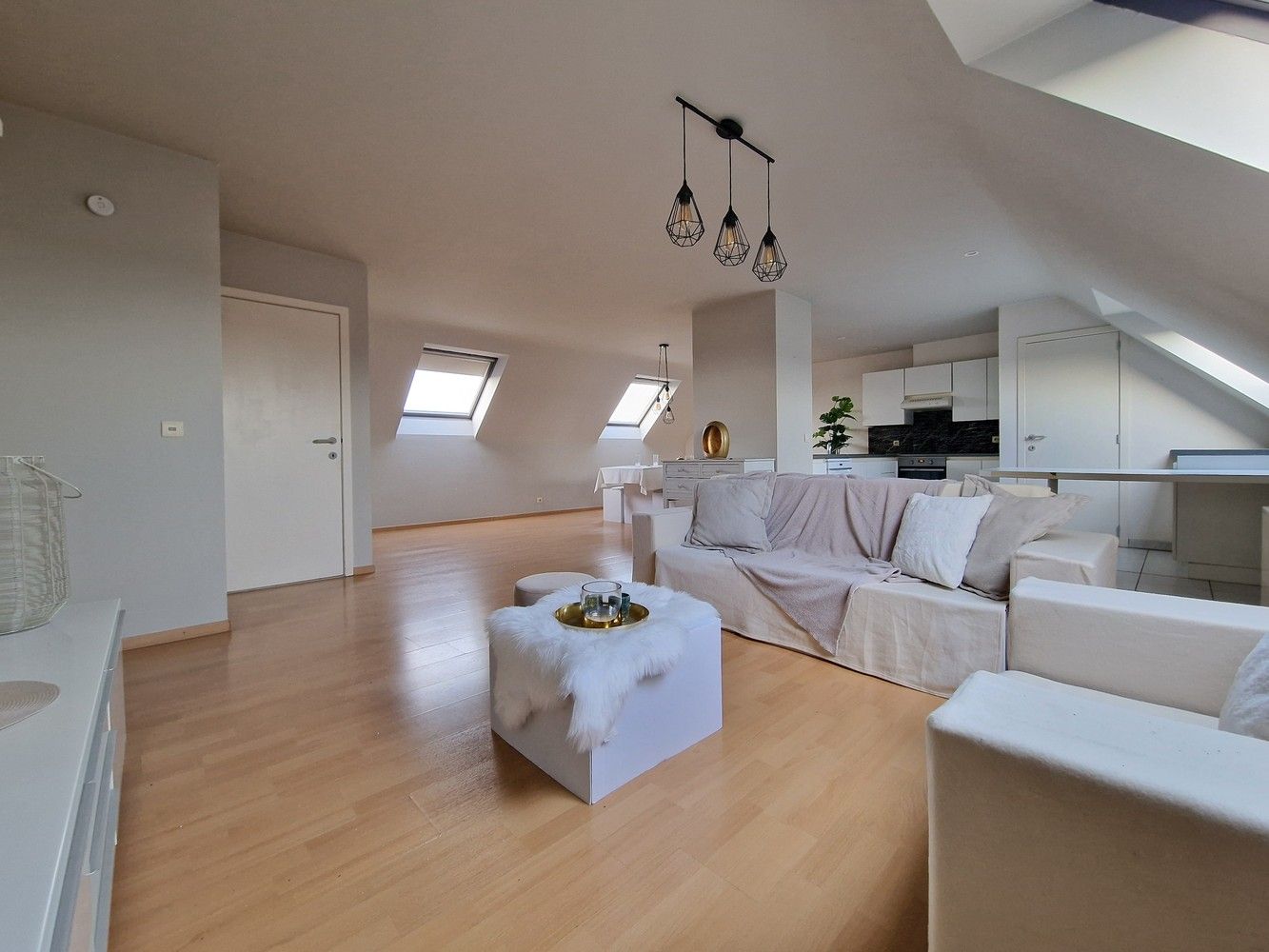 Uniek, ruime én lichtrijk appartement met 2 slpks! foto {{pictureIndex}}