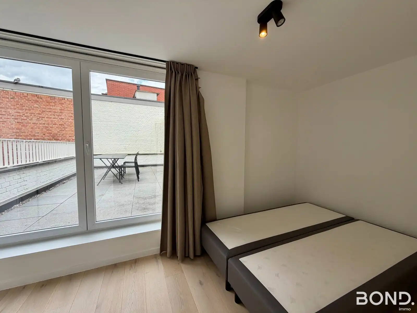 Lichtrijke studentenkamer met eigen badkamer op toplocatie foto 9