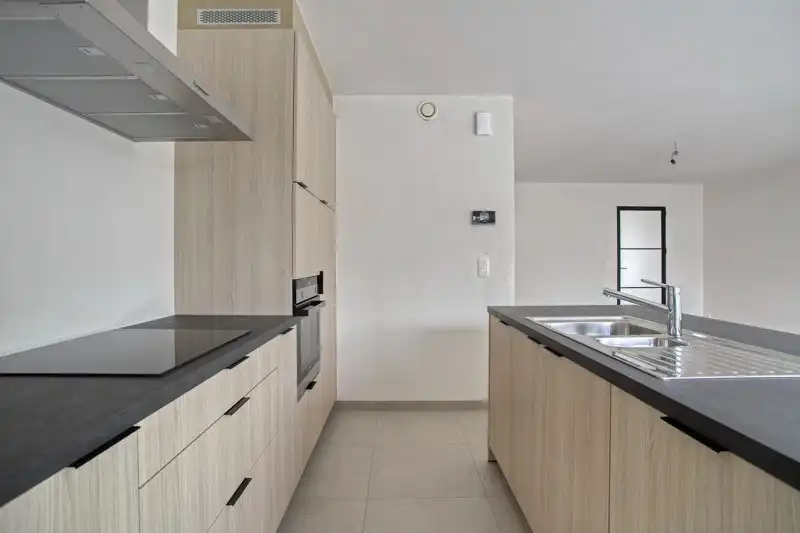 Prachtige, verrassend ruime nieuwbouwwoning met 3 slaapkamers én inpandige garage te koop in Dentergem! foto 8