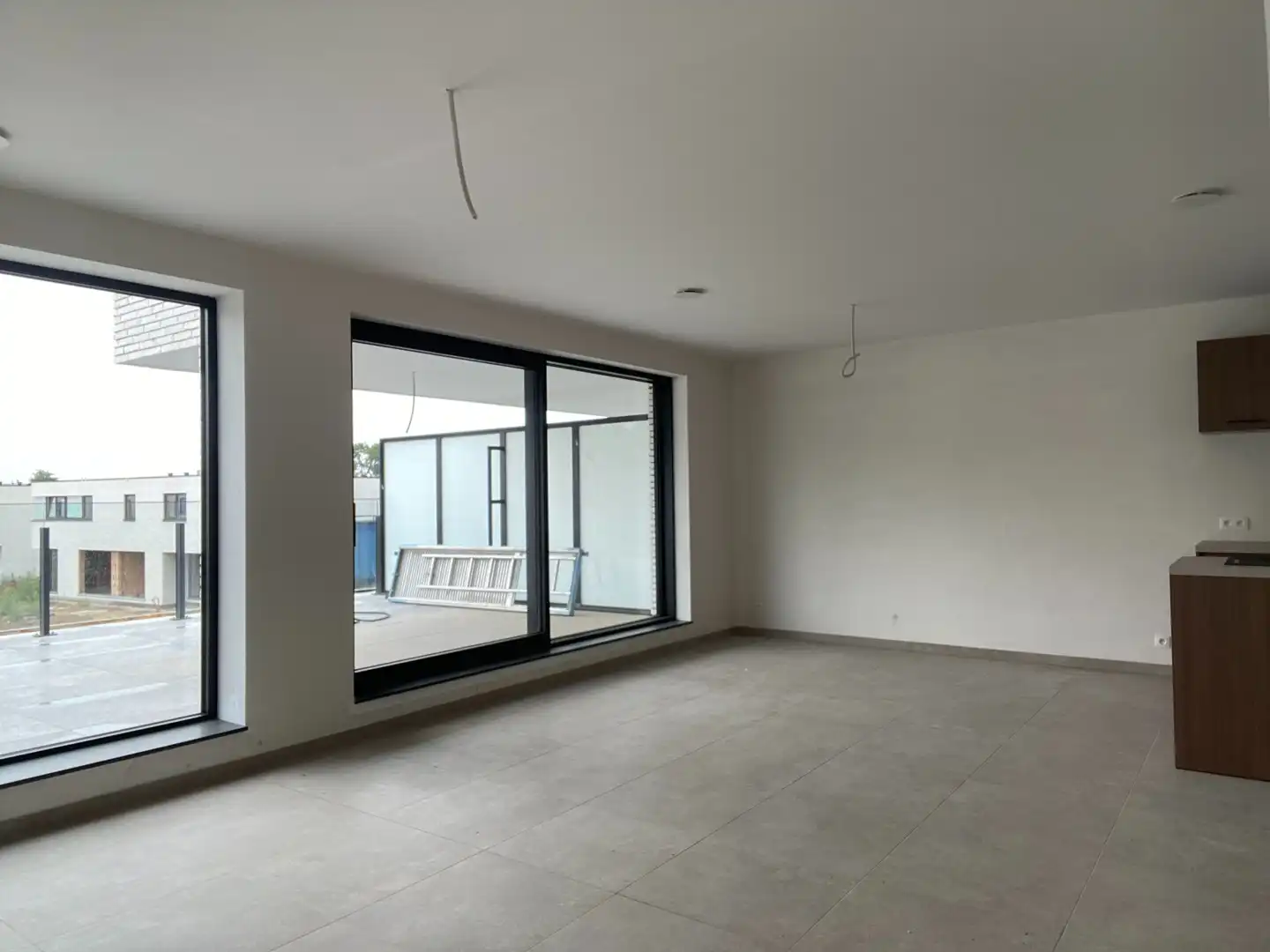 Instapklaar nieuwbouwappartement met 2 slaapkamers en terras. foto 4