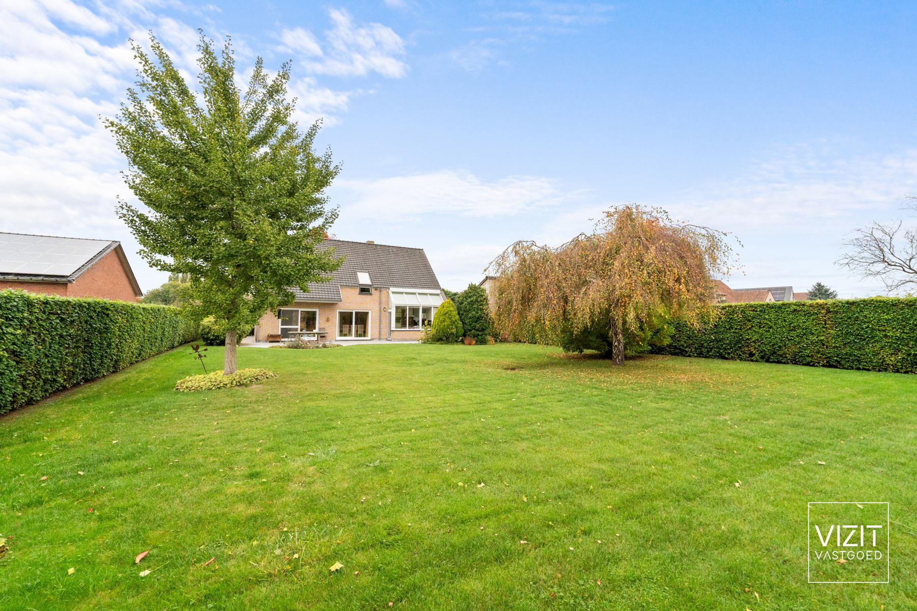 Ruime villa met mooie aangelegde tuin op toplocatie foto 3