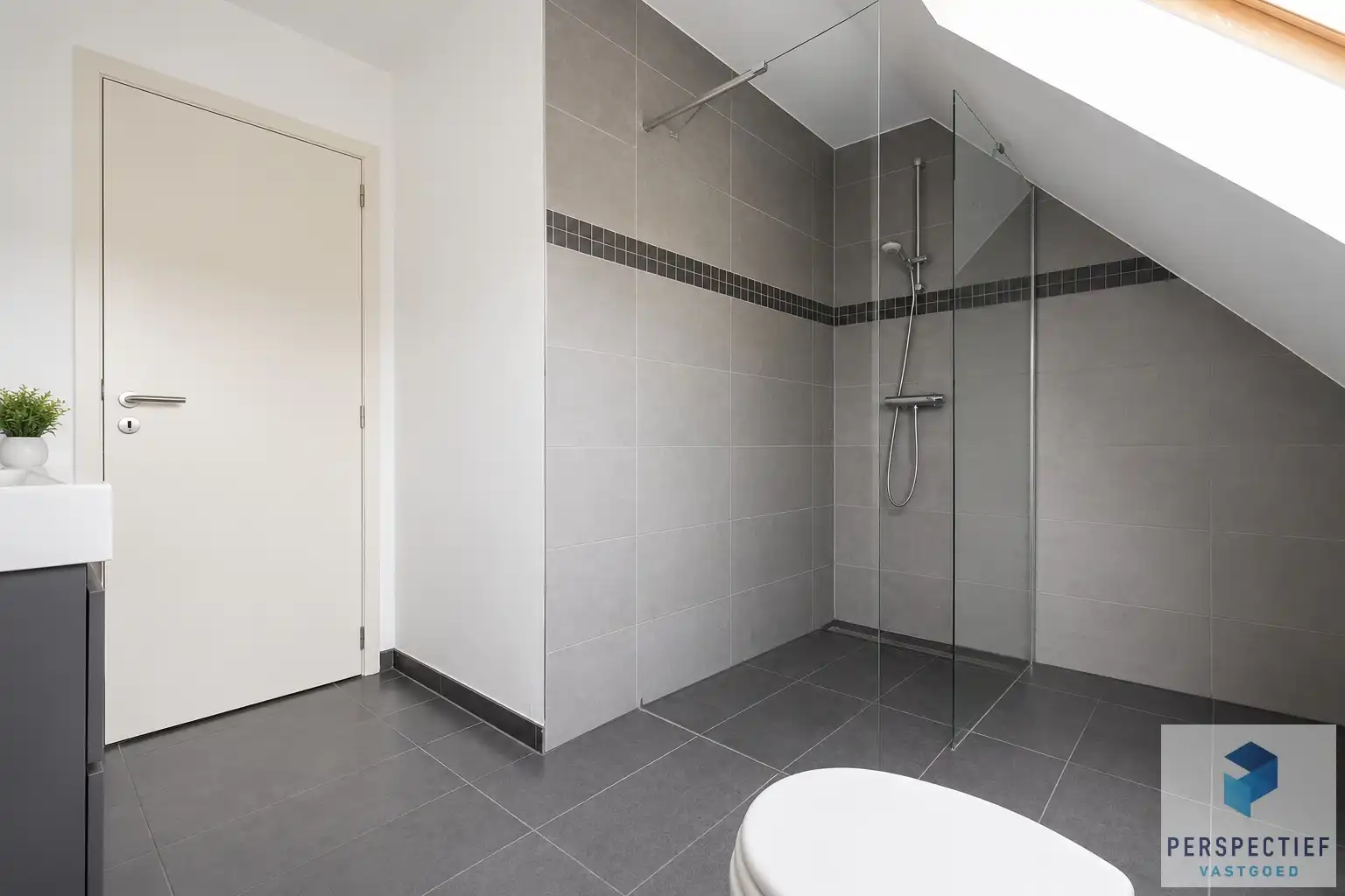 Ruime energiezuinige woning (ENERGIELABEL A) op uiterst rustige locatie foto 15