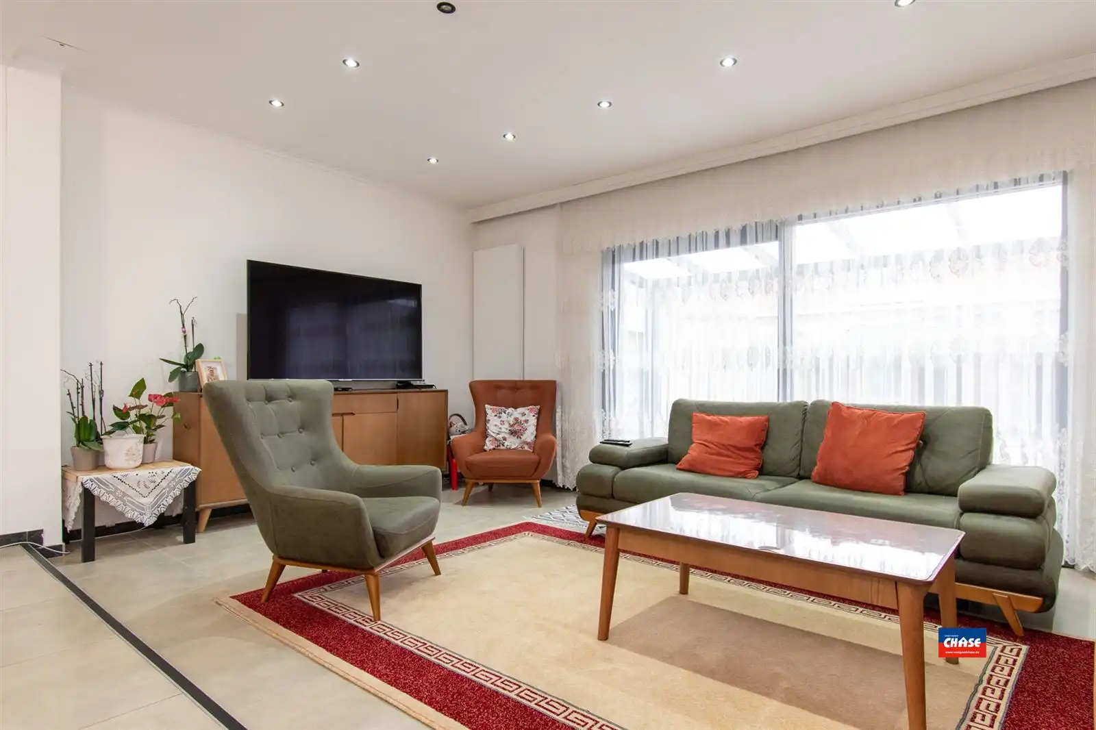 Ruime gezinswoning met vier slaapkamers en tuin foto 8