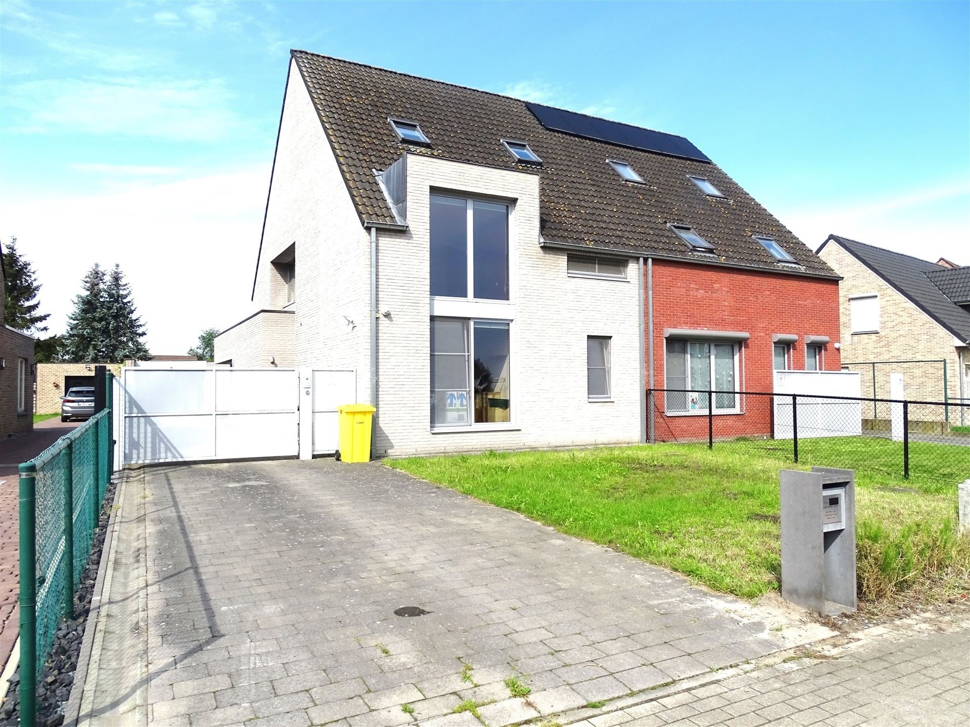 Verrassend ruime woning met werkhuis, 5 slaapkamers, tuin en carport! foto 4