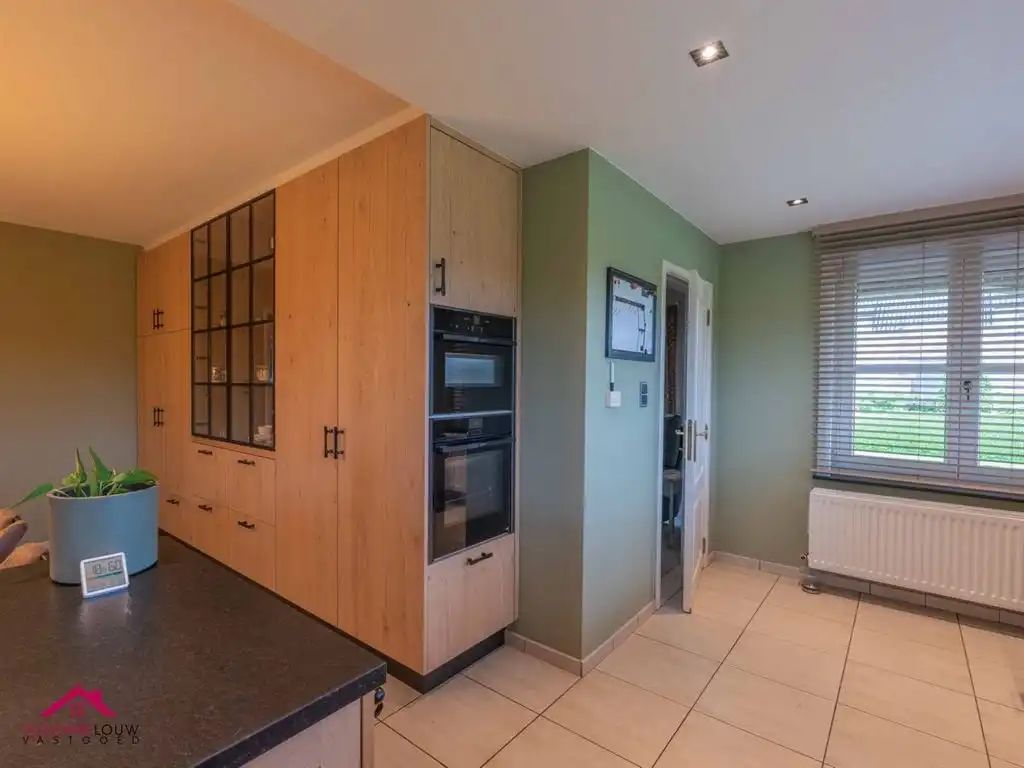 Charmante vrijstaande woning met sfeervol aangelegd terras foto 25