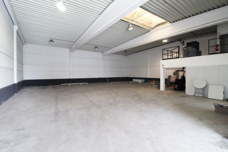 Bedrijfsgebouw op strategische ligging te huur in Roeselare(Beveren) foto 4