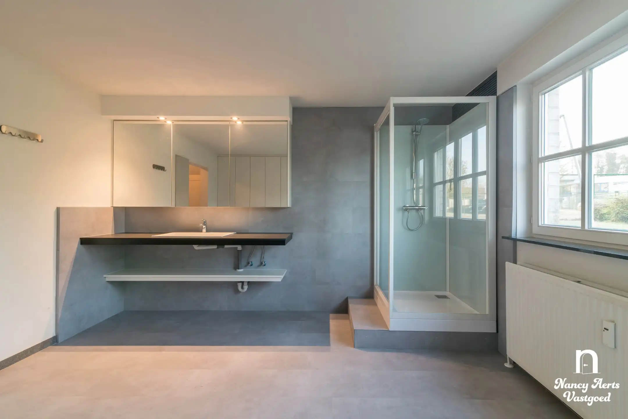 Loods van 550 m² met kantoor en woning met 4 slaapkamers foto 24