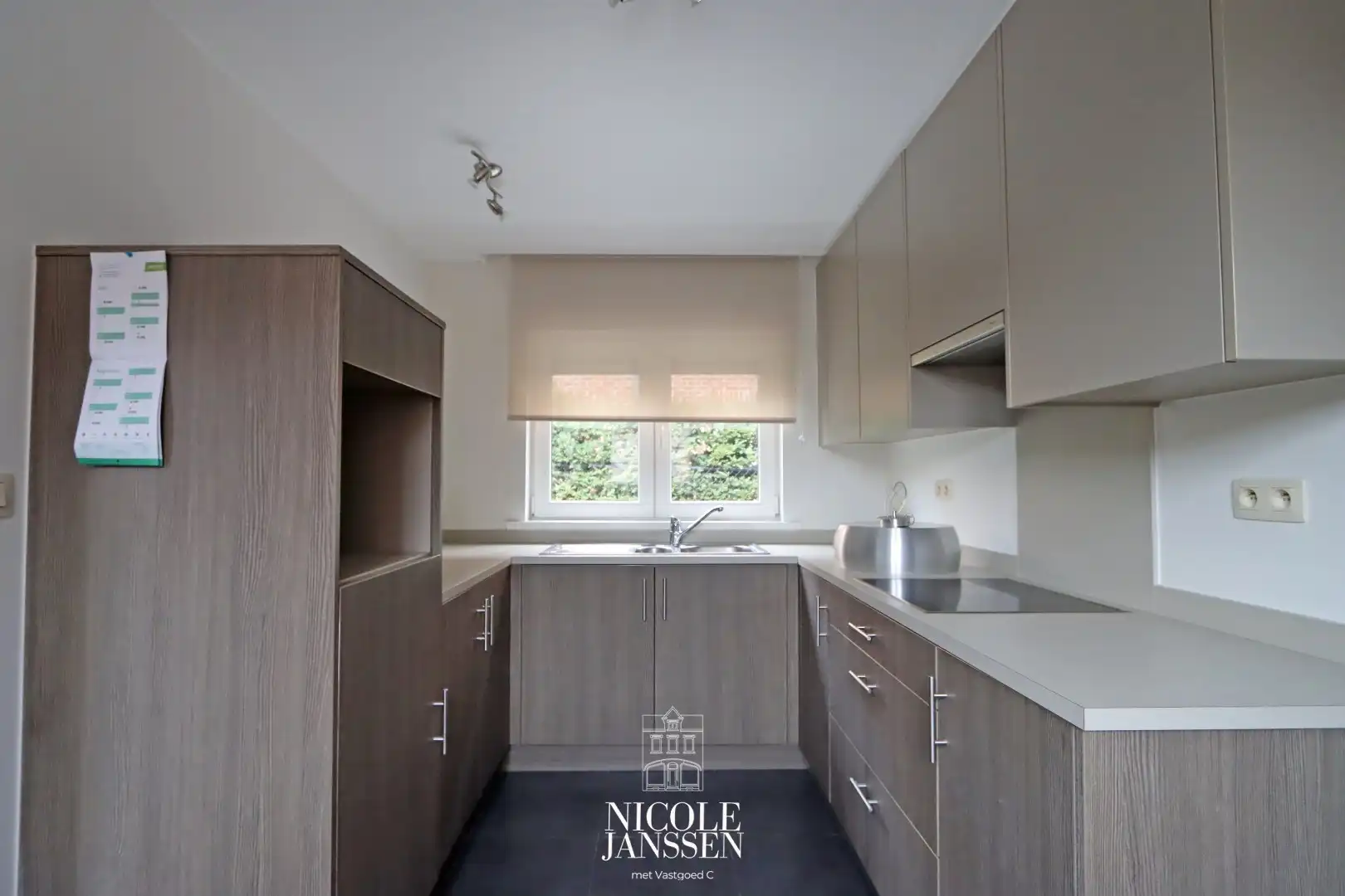 Mooi gerenoveerd gelijkvloers appartement met terras in centrum Bree foto 5