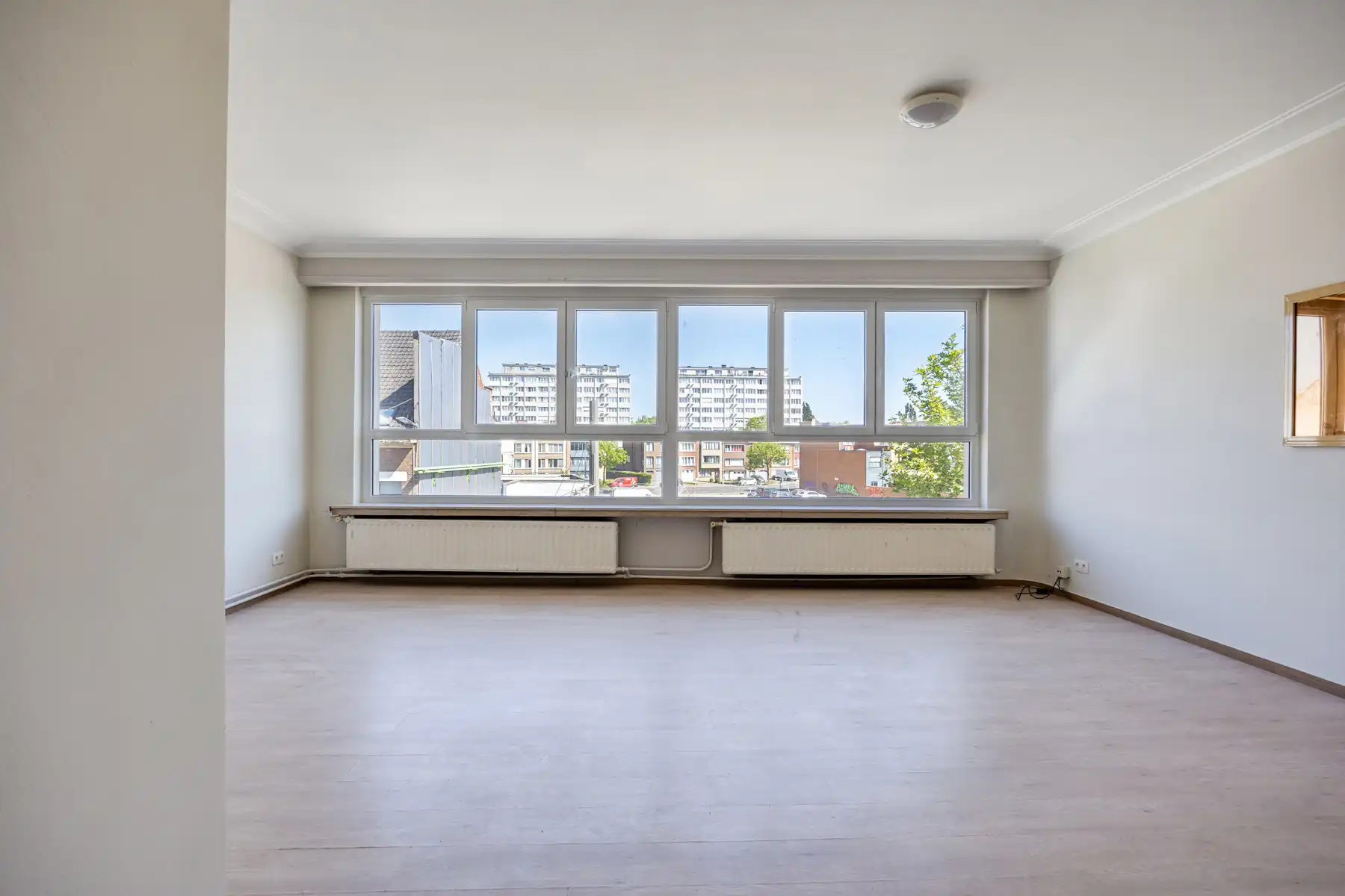 Ruim appartement met 2 slaapkamers, 2 badkamers en terras. foto 3