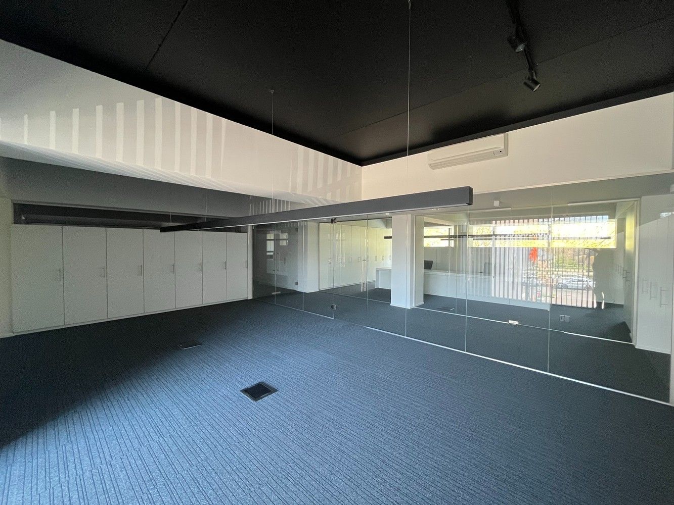 652m² kantoren foto 24