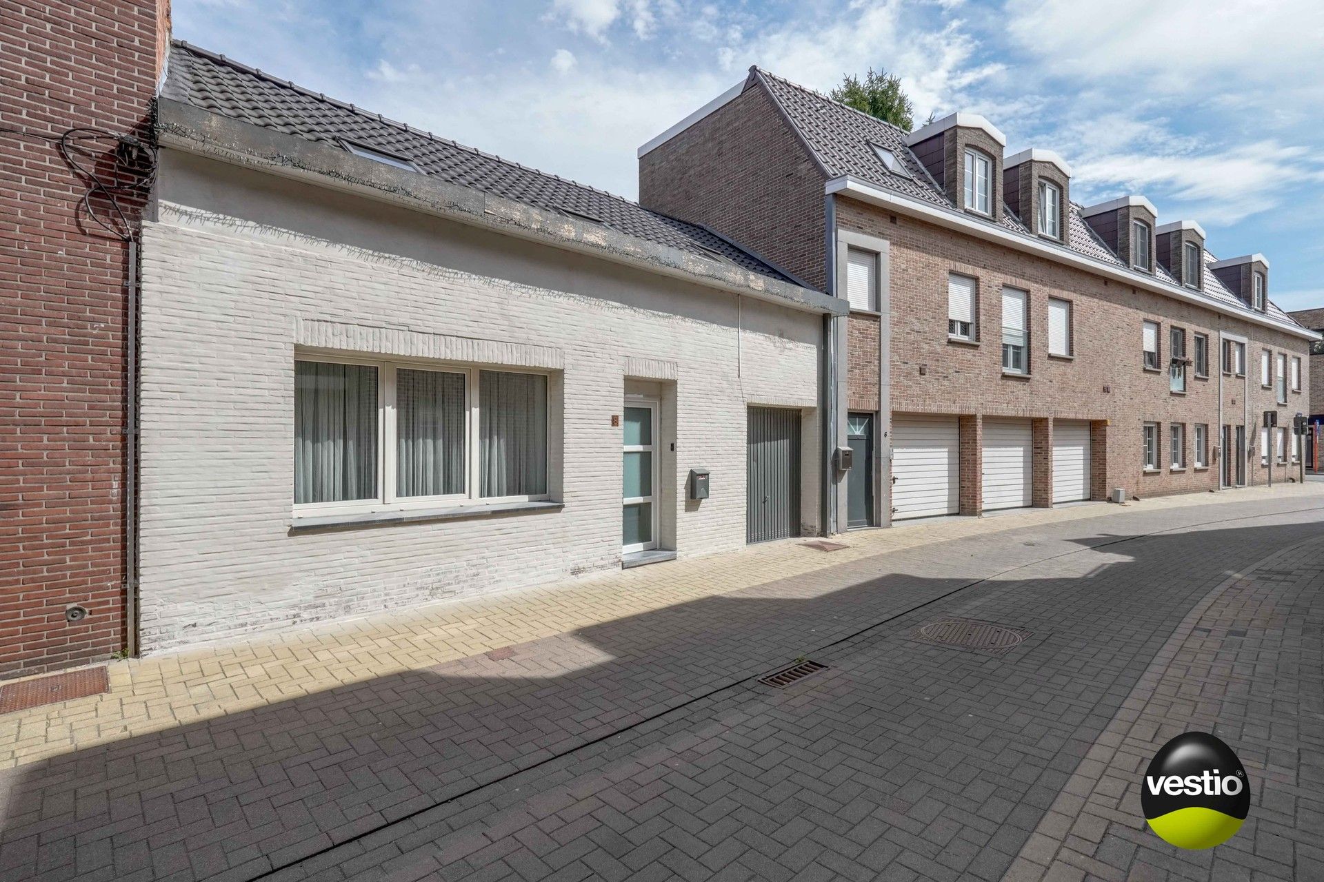 Hoofdfoto van de publicatie: VERRASSEND RUIME WONING MET 3 SLAAPKAMERS IN BREE-CENTRUM