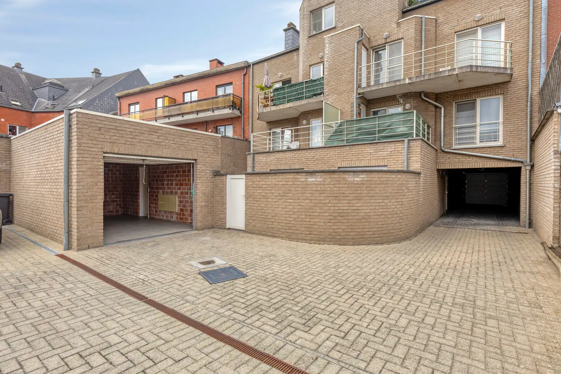 Instapklaar gelijkvloersapp met 2 slp, terras en garage! foto 22