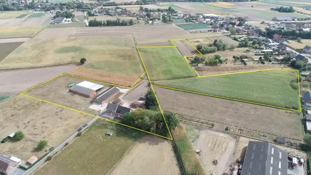 Hoofdfoto van de publicatie: Hoeve met bijgebouwen te Leest