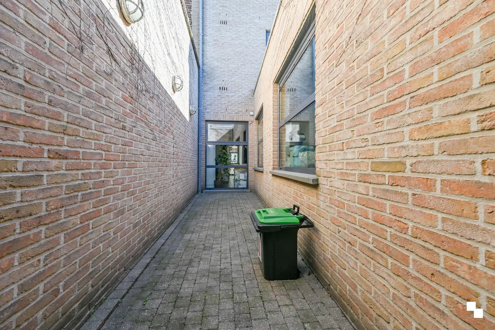 Commerciële ruimte van ca. 188 m² in centrum Izegem foto 12