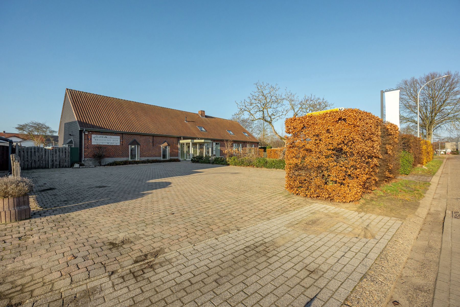 Handelspand (voorheen restaurant) met bovengelegen woonst op een perceel van 2.128 m². foto 29