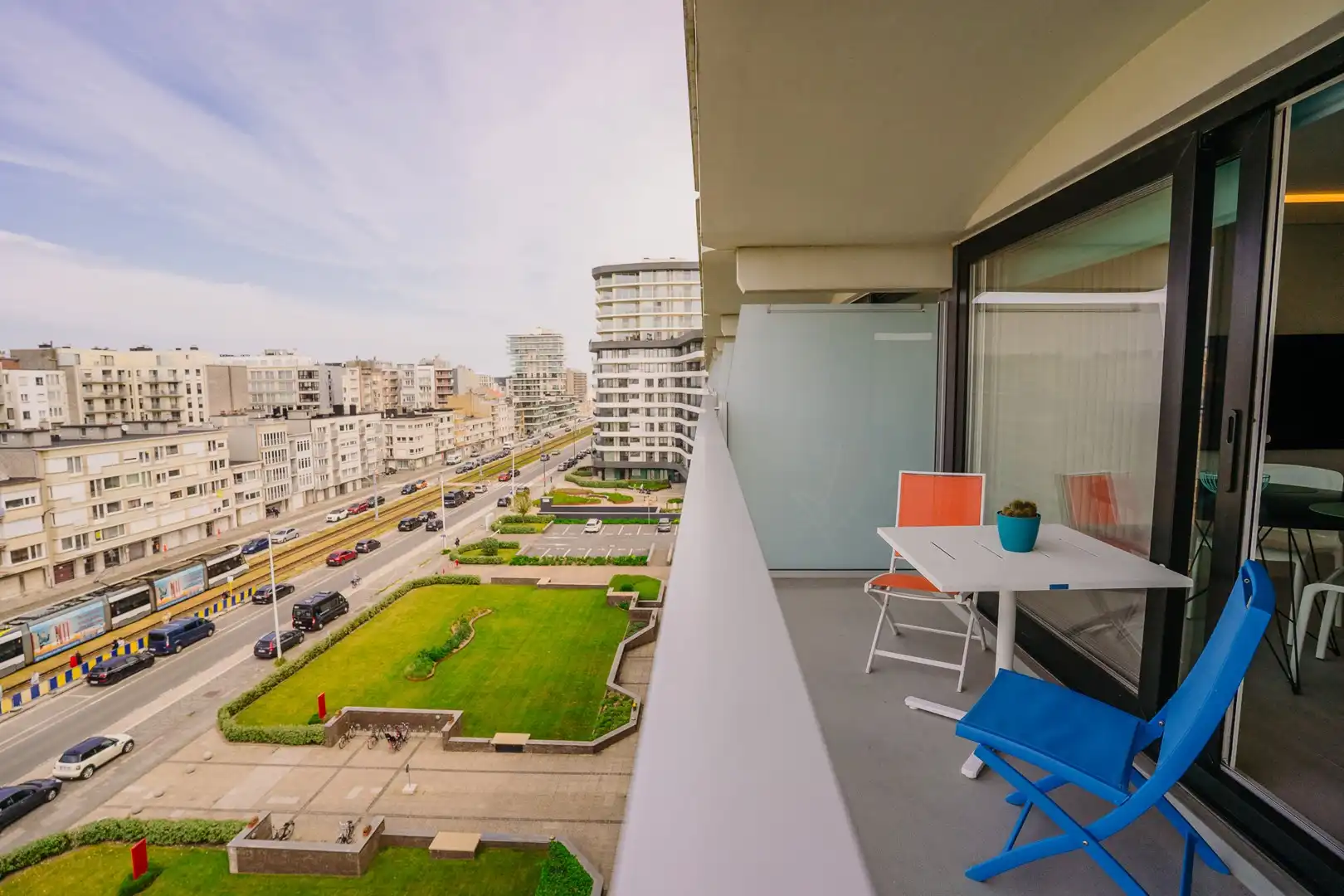 Instapklare gerenoveerde studio met ruim terras foto {{pictureIndex}}