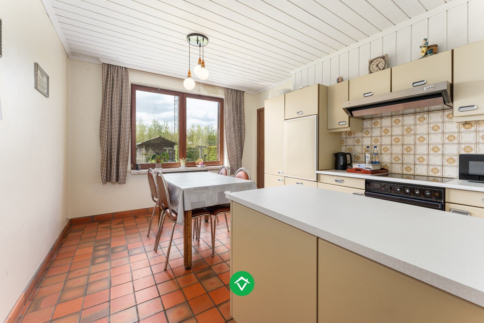 Alleenstaande woning met drie slaapkamers en dubbele inpandige garage te huur foto 6