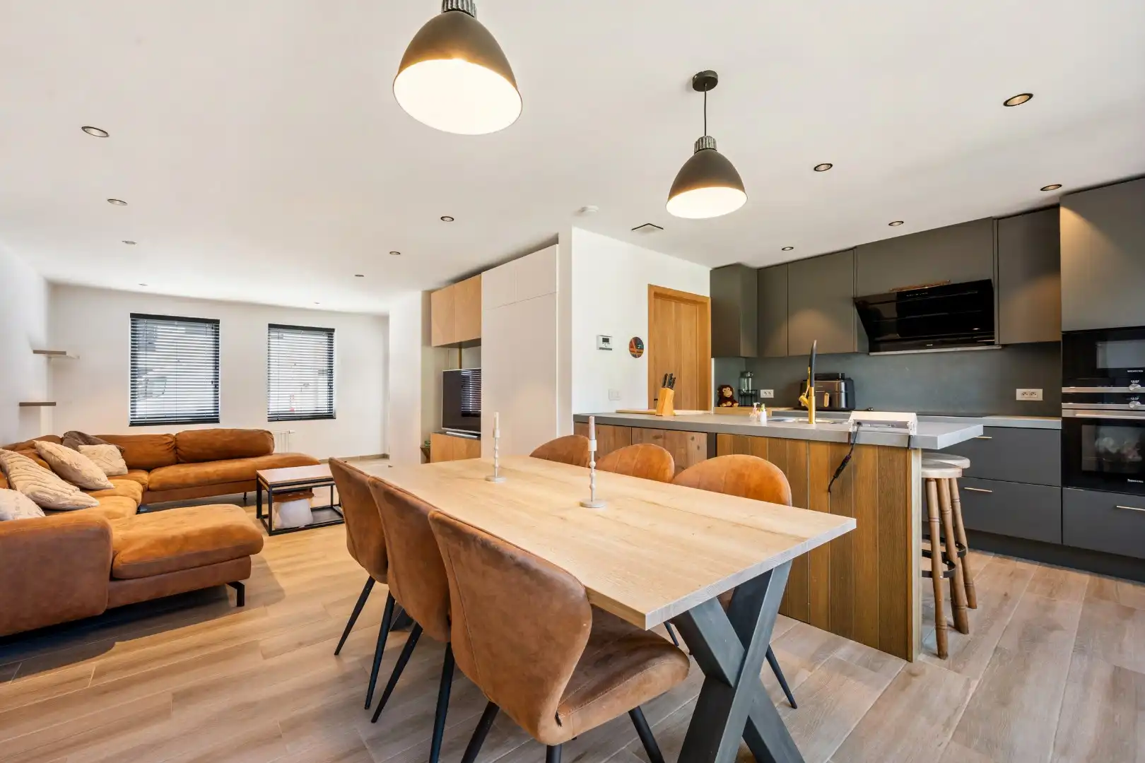 Instapklare woning met 3 slaapkamers, oprit voor 2 wagens en garage op rustige locatie in Beselare foto 6