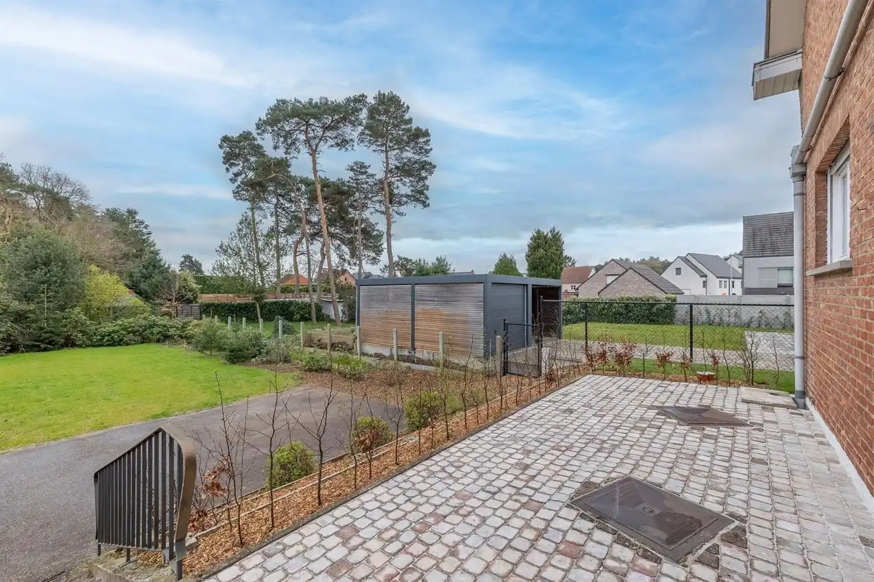 Gusting gelegen woning met 3 slpk, garage en tuin foto 4