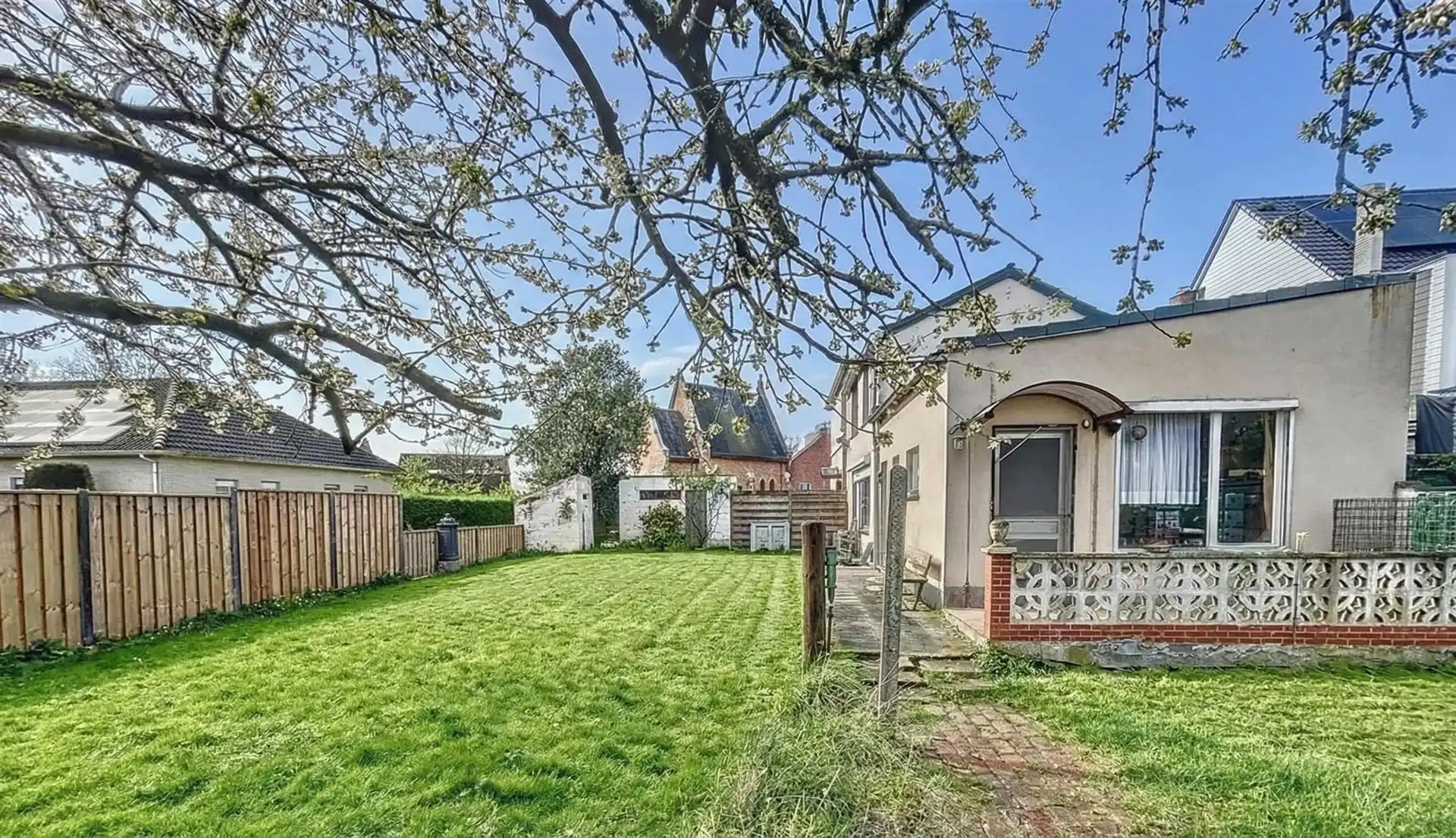 Half open bebouwing  op 227m² op toplocatie in doodlopende straat foto 2