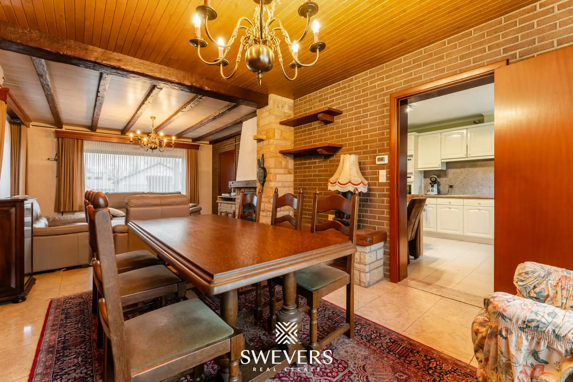 Open bebouwing met drie slaapkamers op uitzonderlijk groot perceel van 1.897 m² foto 8