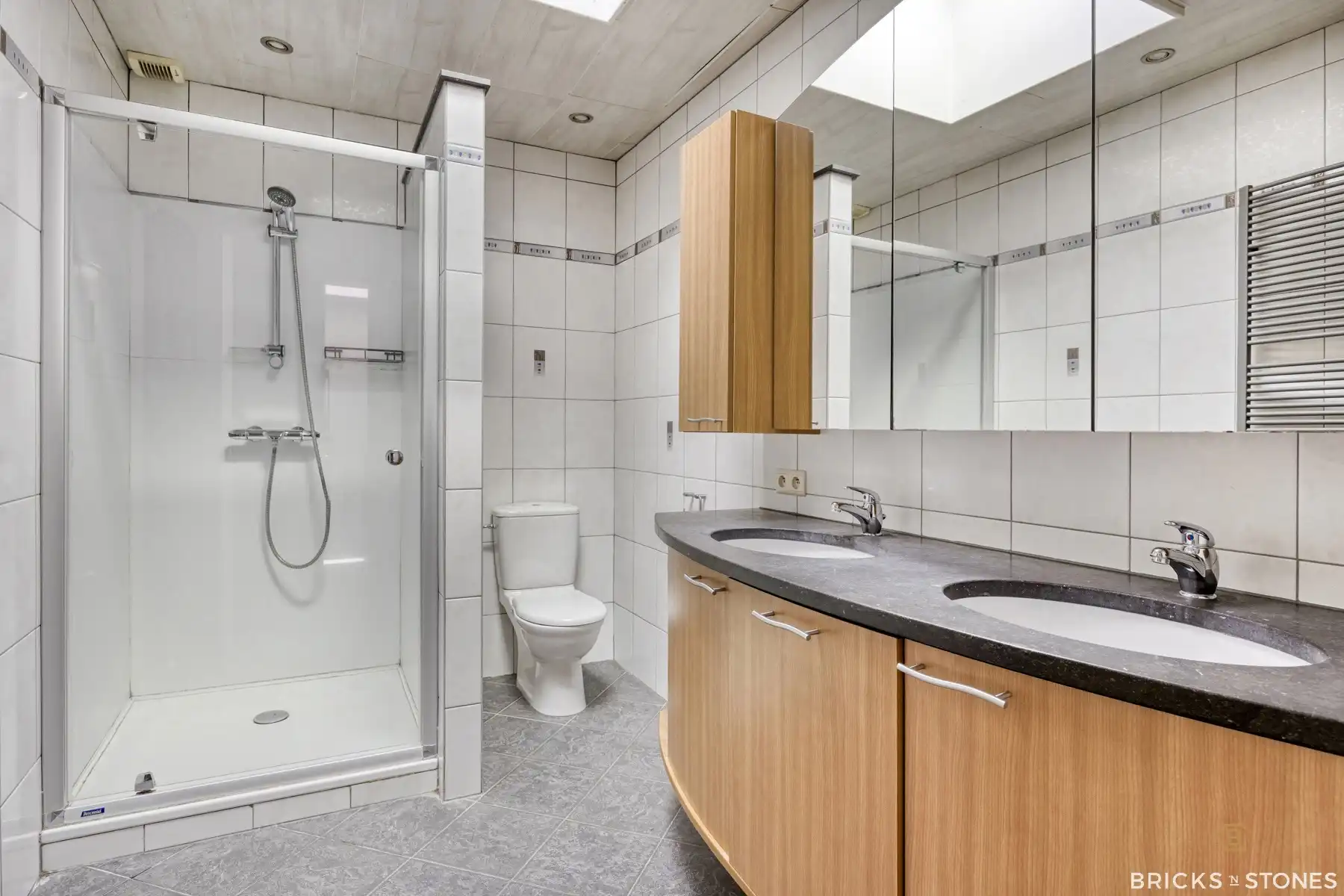 Instapklare woning met riante handelsruimte! foto 12