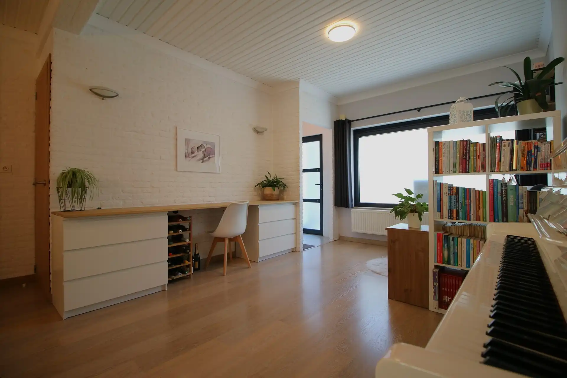 Instapklare gerenoveerde woning met 4 slpks. en aparte garage in doodlopende straat foto 4