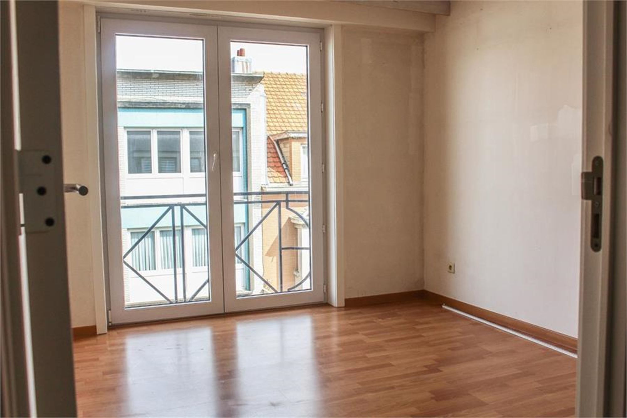 Zonnig en instapklaar hoekappartement vlakbij strand en winkels! foto 9