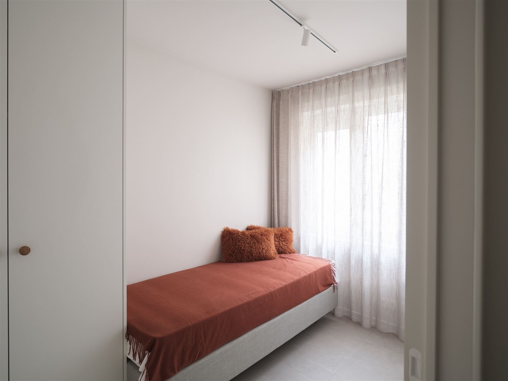 Instapklaar appartement met zijdelings zeezicht foto 9