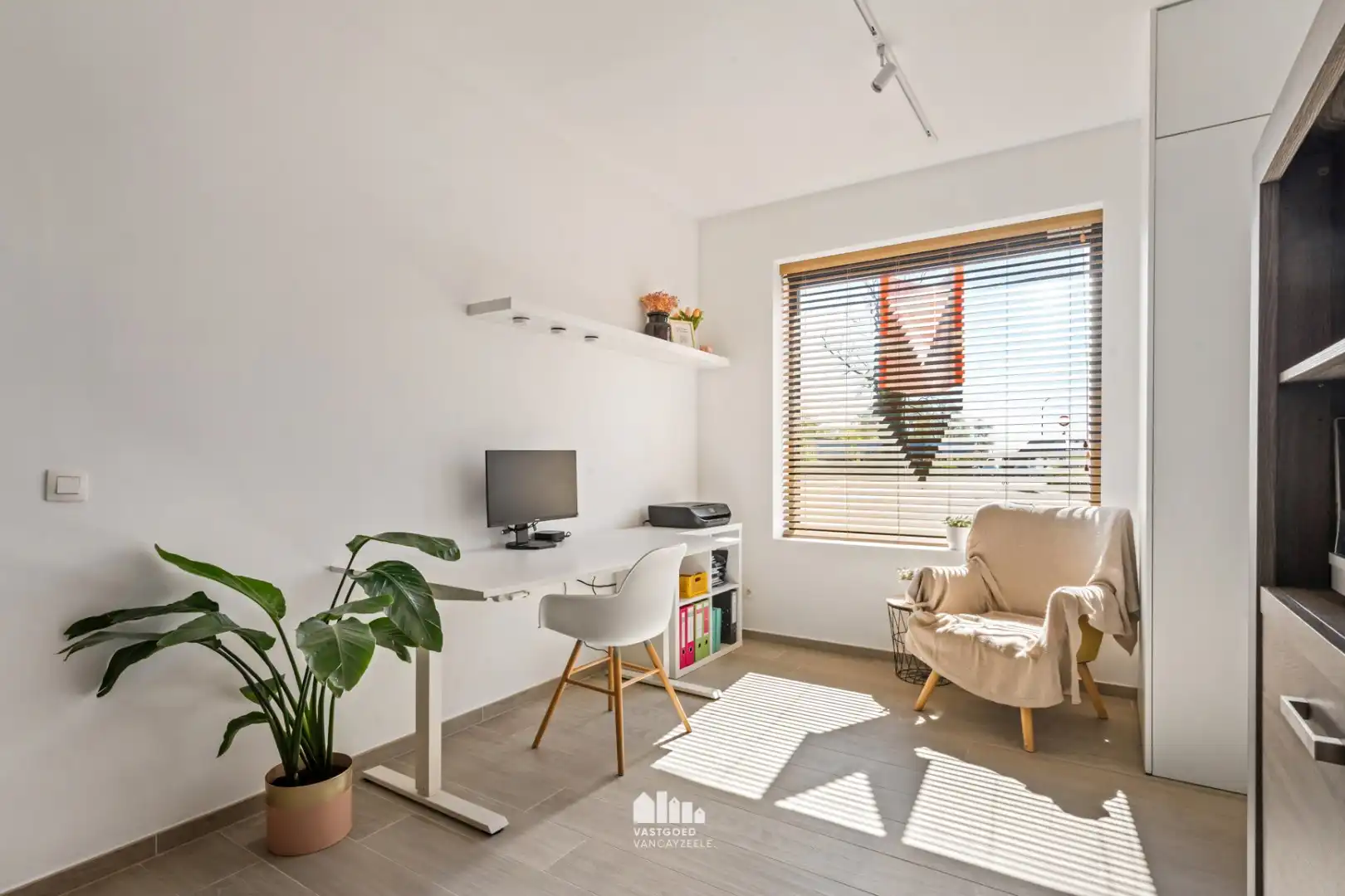 Volledig gerenoveerde woning met 5 slaapkamers, zonnige tuin en garage foto 5