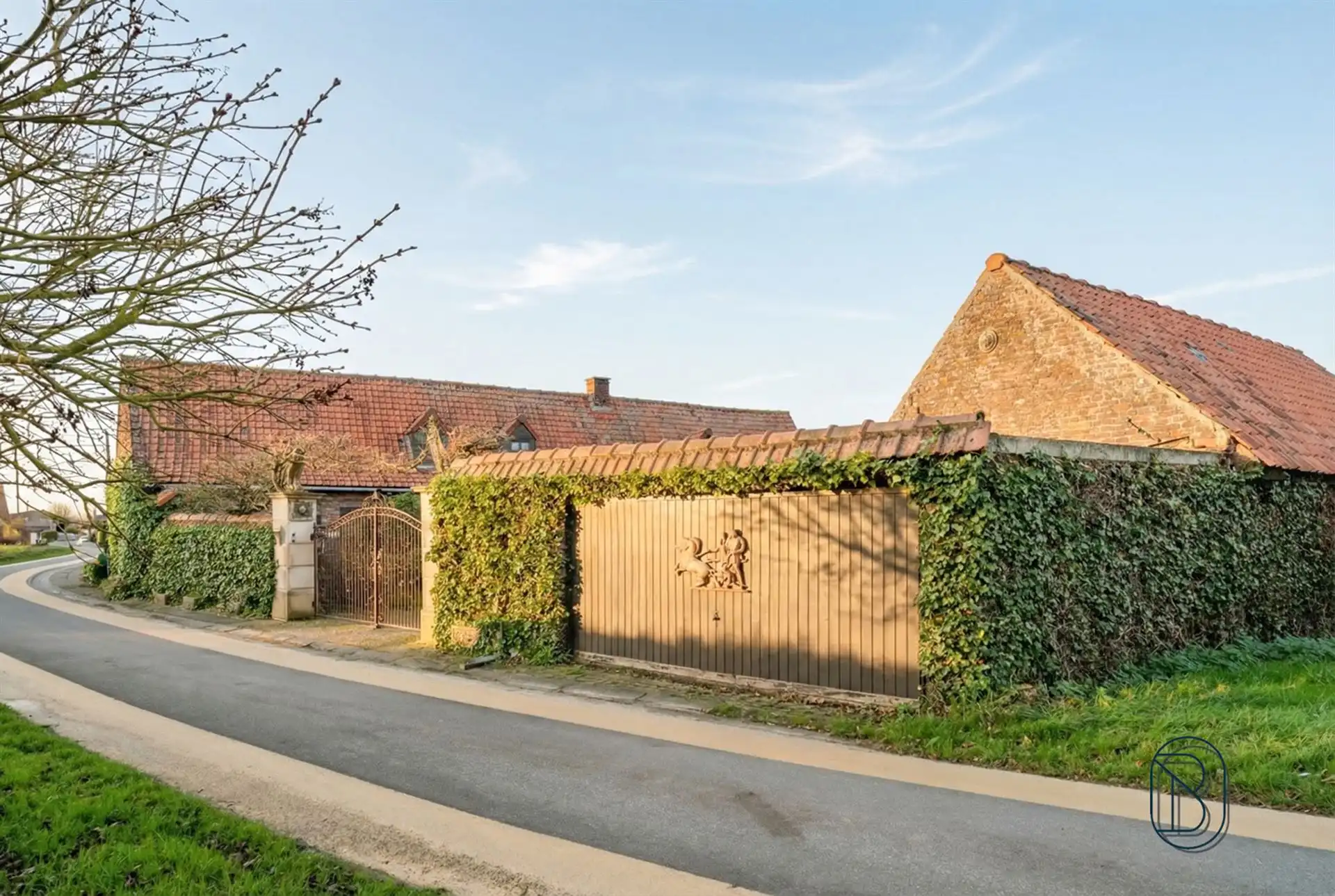Charmante woning en bijgebouwen, met een prachtig zicht! foto 4