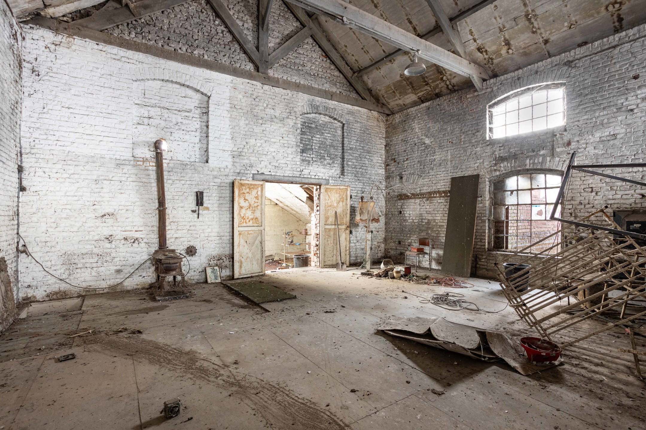 Te renoveren industrieel pand met veel potentieel & ruimte! foto 9