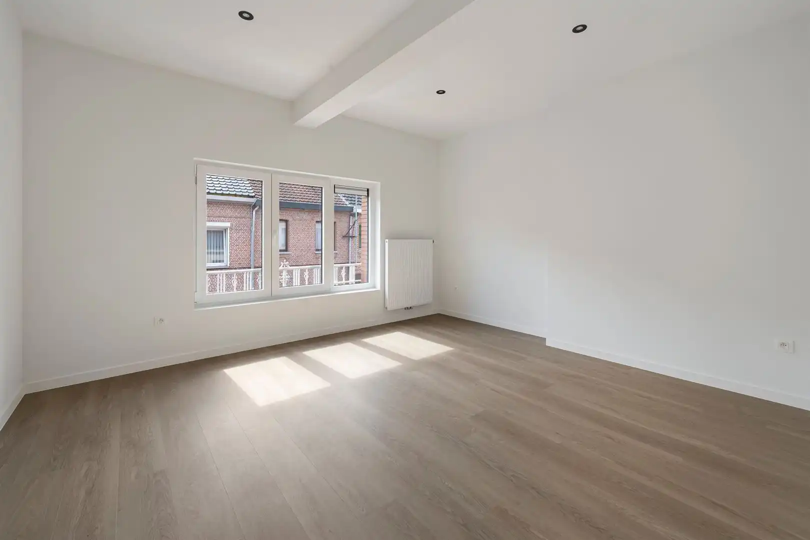 Volledige gerenoveerde woning met 2 slaapkamers foto 12